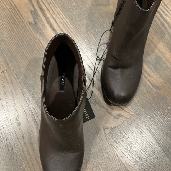 Forever 21 Chocolate Brown Booties Size 8.5 - Picture 2 of 4